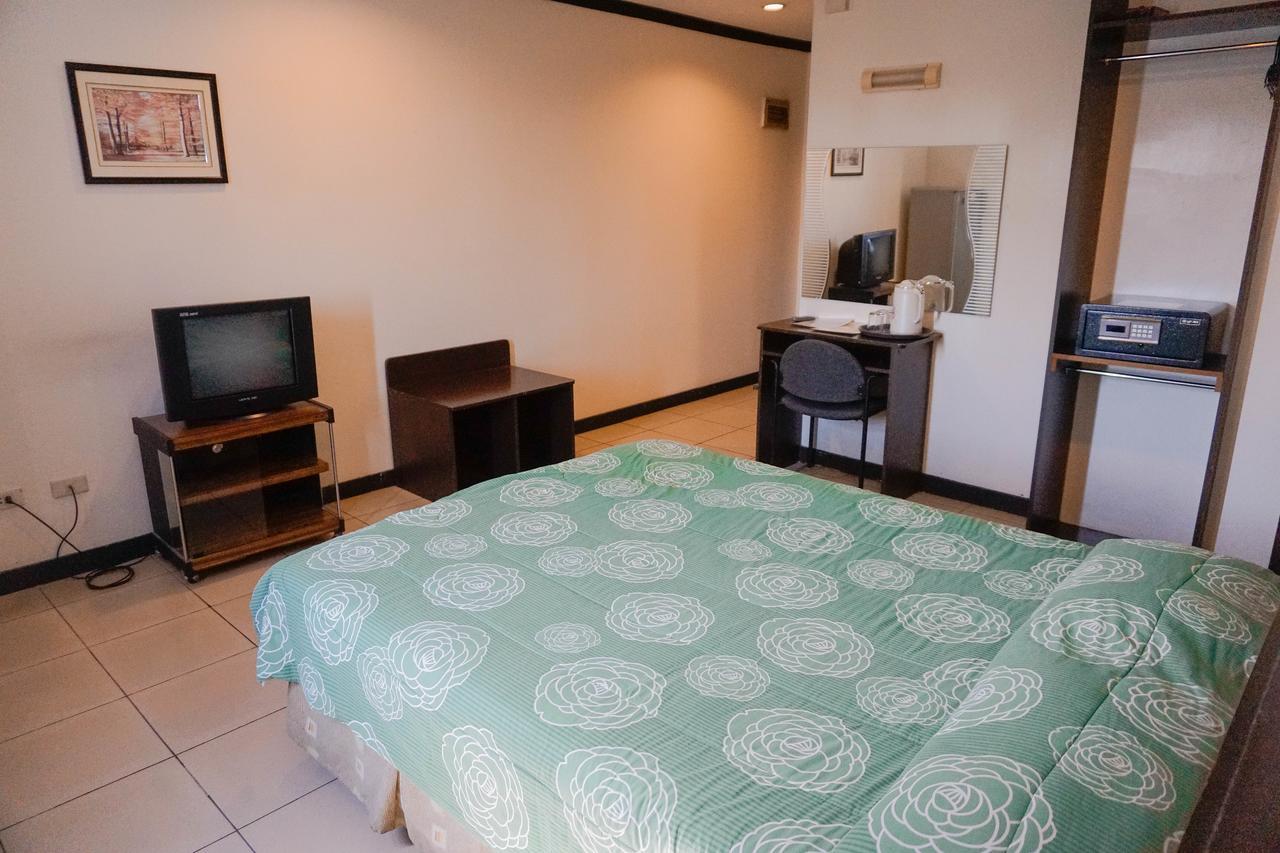 Crowne Garden Hotel Cebu Εξωτερικό φωτογραφία